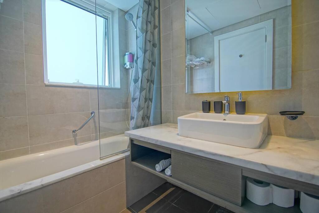 Luxury Hotel Apartment With A Canal View Ντουμπάι Εξωτερικό φωτογραφία